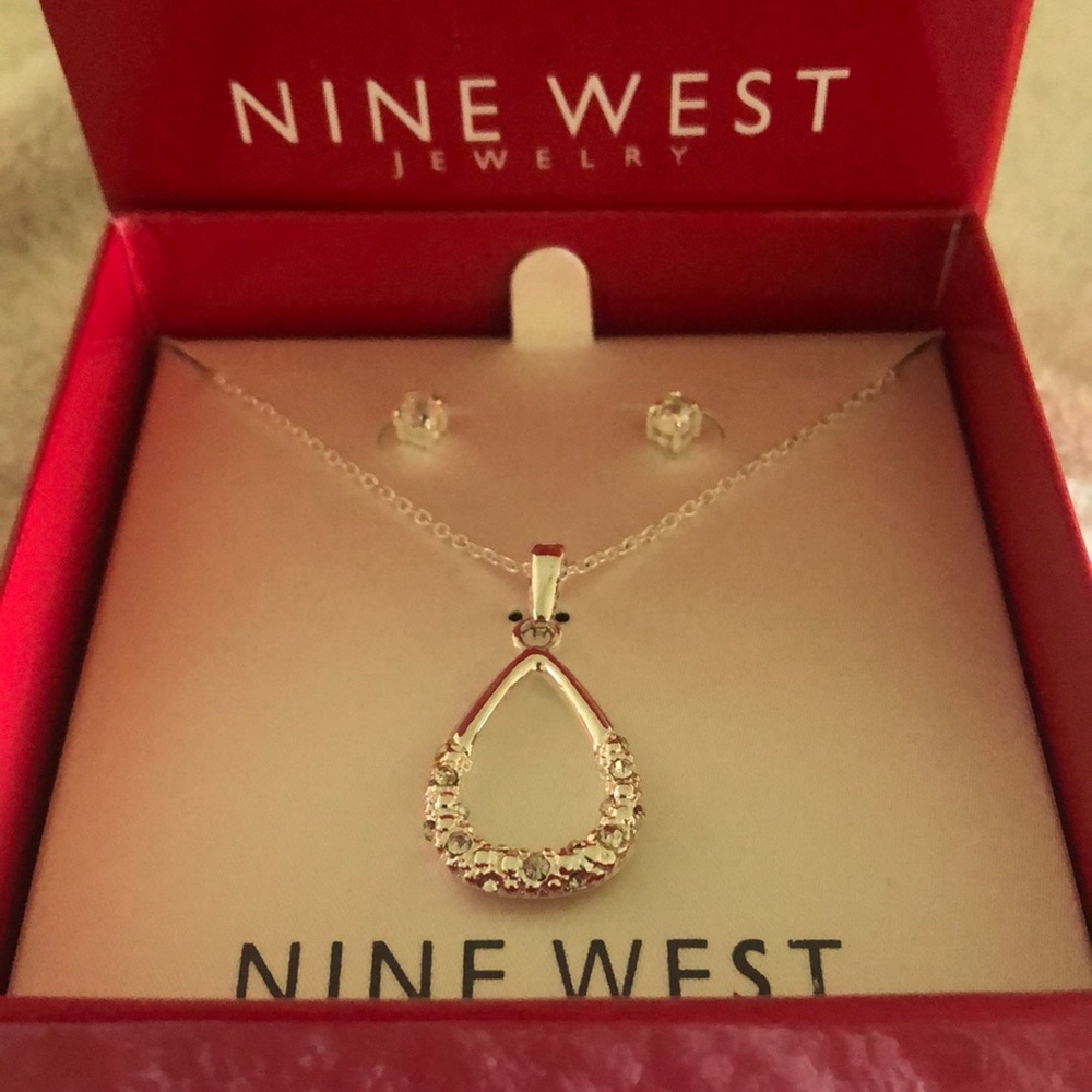 Nine West necklace and earrings set in silver